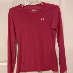 Under armour heat gear magenta top , girls size xs
